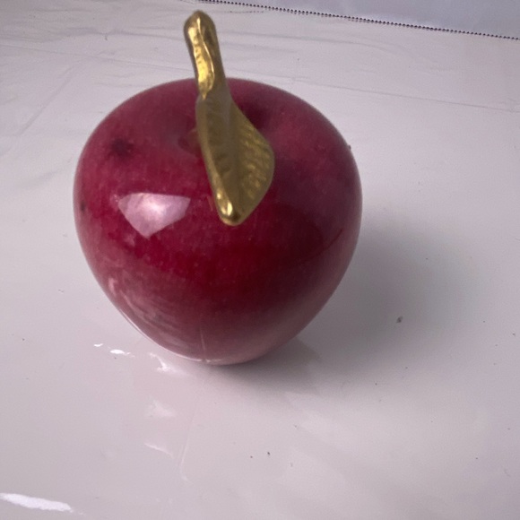 Vtg Polished APPLE PAPERWEIGHT Marble Stone Teacher Gift Brass Stem Red - Picture 1 of 6